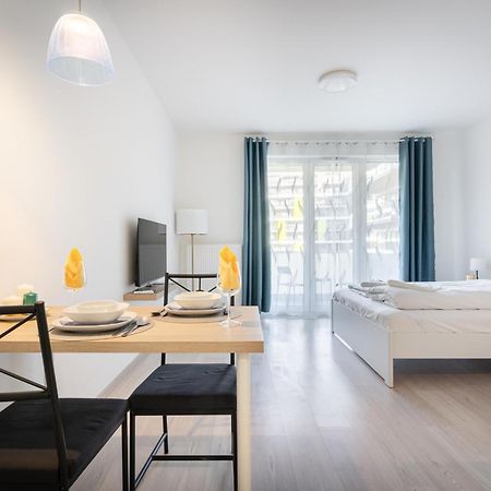 Grand Corvin Studio With Balcony Budapest Exteriör bild