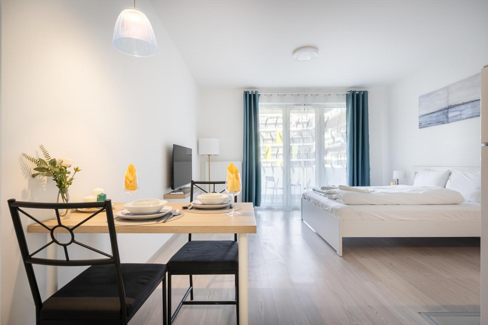 Grand Corvin Studio With Balcony Budapest Exteriör bild